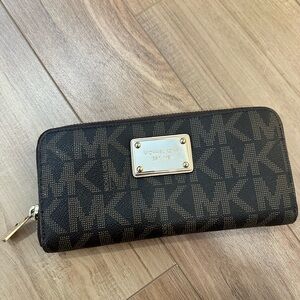Michael Kors Black and Tan Zip Wallet